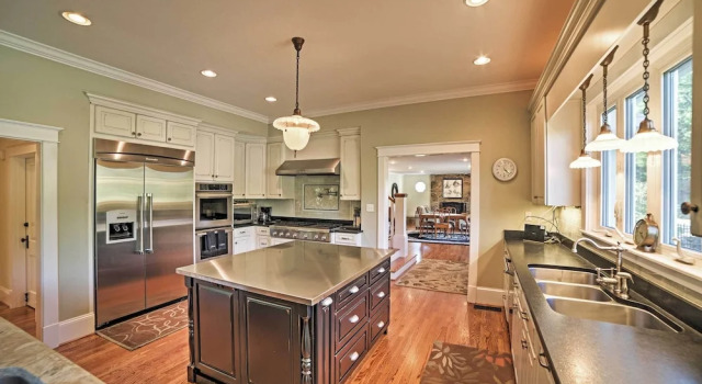 Коттедж Spacious & Stunning Cleveland Getaway on 1 Acre