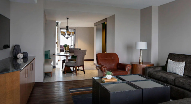 Полулюкс Executive Omaha Marriott Downtown at the Capitol District