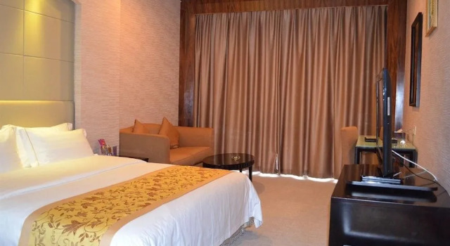 Jihua Business Hotel, Rezerwuj Hotel Hotele w Shenzhen z parkingiem, Parking