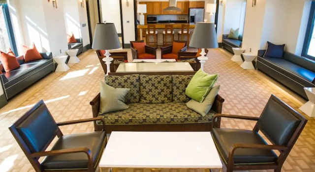 Crystal Quarters Furnished Apartments At The Gramercy, Забронировать Апартаменты/квартира Отели Арлингтон с бассейном, рядом с The Fashion Centre at Pentagon City, Бассейн