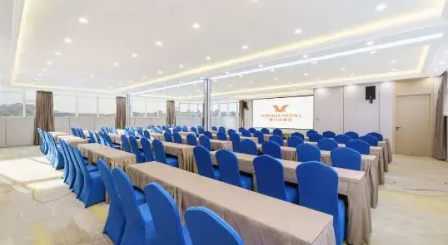 Vienna Hotel (Urumqi xinhualing store), Book Hotel Hotels in Xinjiang with Parking, Parking