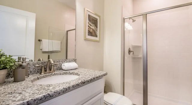 Коттедж Beautiful 4 Bdrm, 3 Bath Townhome