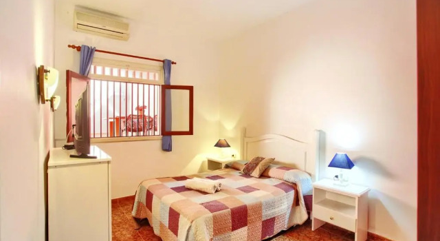 3 bedrooms house with enclosed garden and wifi at Santa Cruz de Tenerife 1 km away from the beach, Réserver Hôtel Arico Costa Adeje