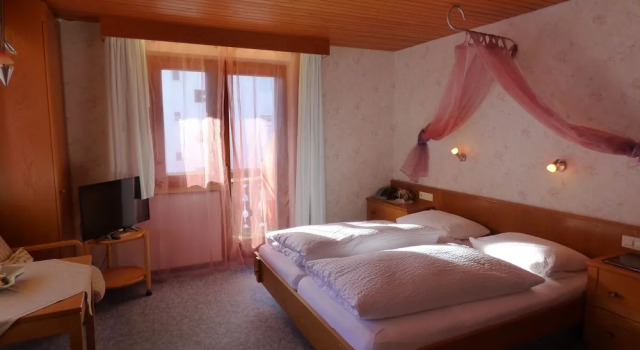 Двухместный номер Standard с балконом и с видом на город Atina Hotel