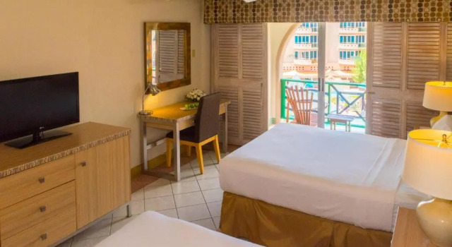 Camera quadrupla Standard con vista sulla piscina Accra Beach Hotel