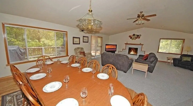 1801 Jicarilla Drive 4 Bedroom Home by RedAwning, Забронировать Дом для отпуска Коттеджи South Lake Tahoe Area, Коттедж