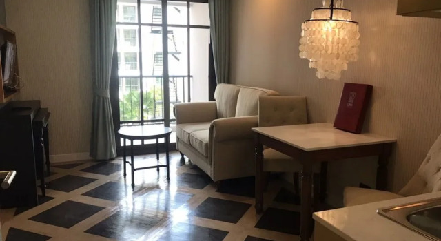 Espana Condo By Som