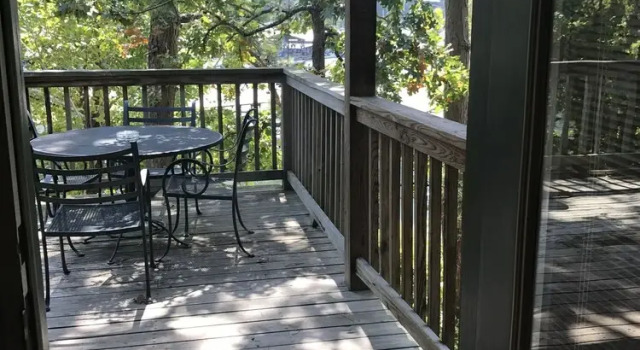 Lake view two bedroom, two bath Harbor North luxuryloft cottage with private hot tub overlooking Lake Ouachita. by RedAwning, Boek Vakantiehuis Hotels in Missouri met zwembad, Zwembad
