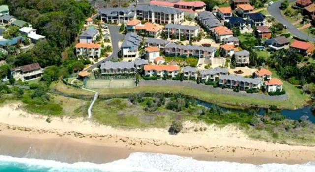 Коттедж Aqualuna Beach Resort - Unit 25