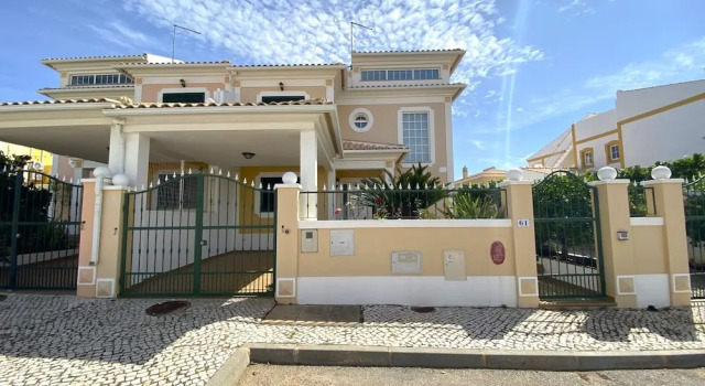 Pêra Amazing Villa With Pool by Homing