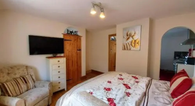 Large Suite - Double bath with Shower, Kitchen with stunning views near Lyme Regis
