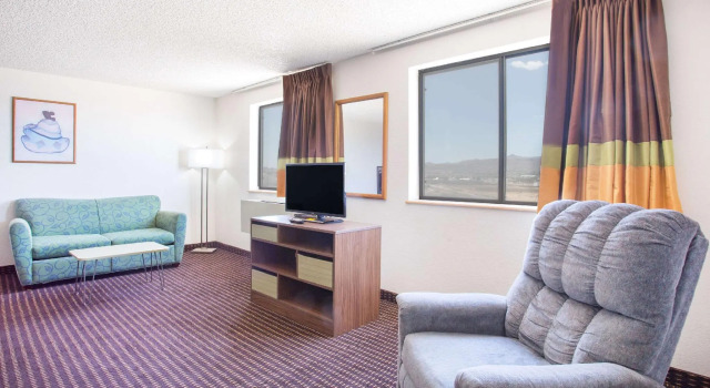 Dobbelt suite Super 8 Kingman