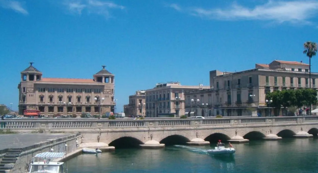 Коттедж с 2 комнатами IL PIAVE di SIRACUSA Appartamento per 6 persone vicino ad ORTIGIA a 200m dal MARE