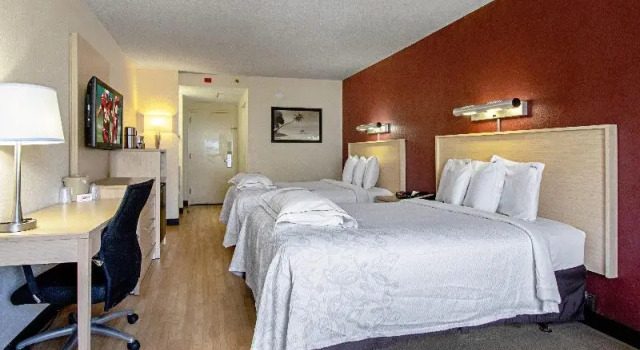Номер Premium Red Roof Inn PLUS+ West Palm Beach