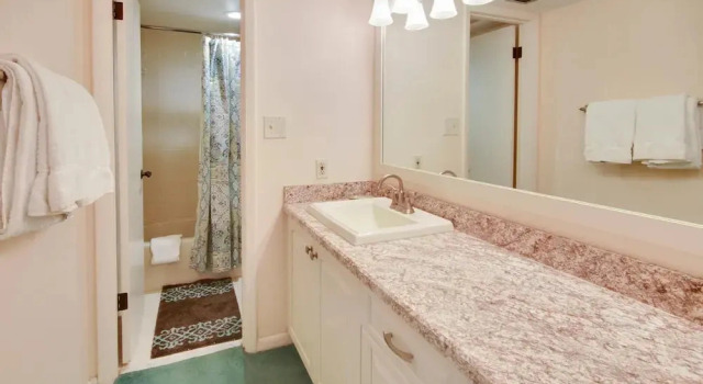 Номер Standard с балконом и рядом с пляжем Land's End 6-301 Beach Front