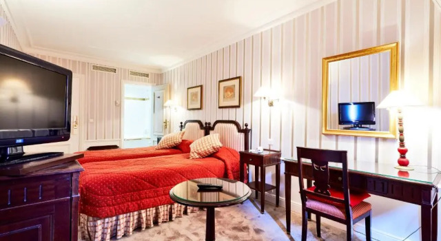 Трёхместный номер Deluxe Golden Tulip Washington Opera