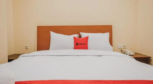 Двухместный номер Standard RedDoorz Plus near Plaza Blok M