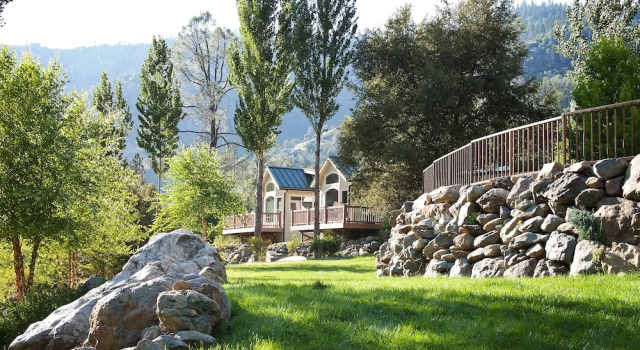 Коттедж Luxury Strawhouse Resorts
