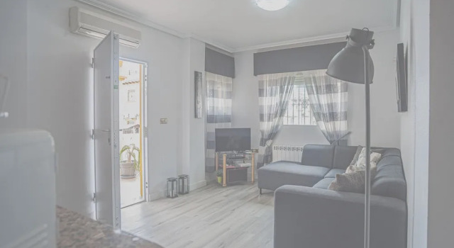 Beautiful 3-bed House With Communal Pool