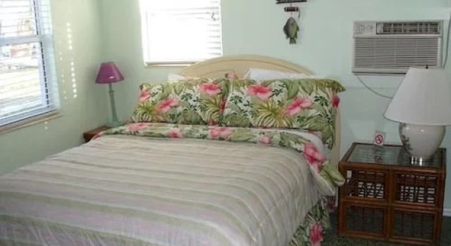Knolls Court Motel, Book Motel Matlacha Southwest Florida