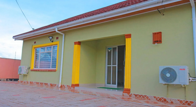 KM Executive Lodge