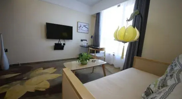 Люкс Superior Wanhe Hotel (Kongquehe Branch of Korla Tarim Oilfield Company)