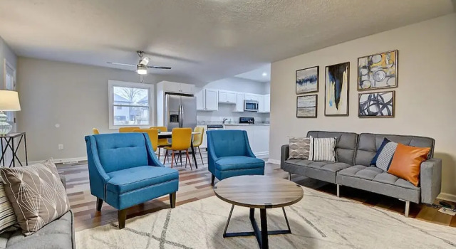 Коттедж Spacious 6BR/3BA House w/ Parking! Sleeps 20!