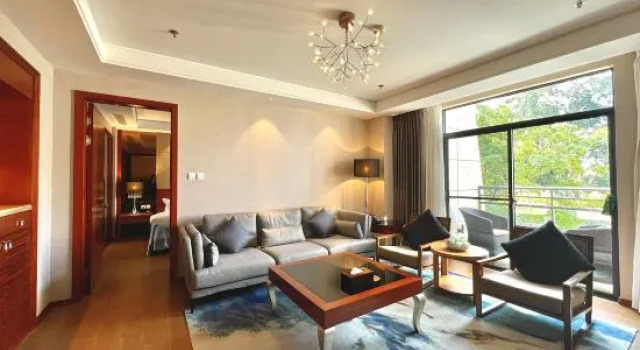 Люкс с балконом Lakeview Golf Hotel Kunming