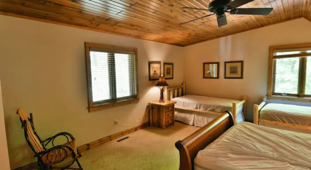 Lumberjack Lodge 5 Bedroom Home by RedAwning, Book Hotel 3-stjernede hoteller i Cable, 3*