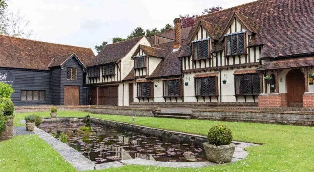 Отель Great Hallingbury Manor