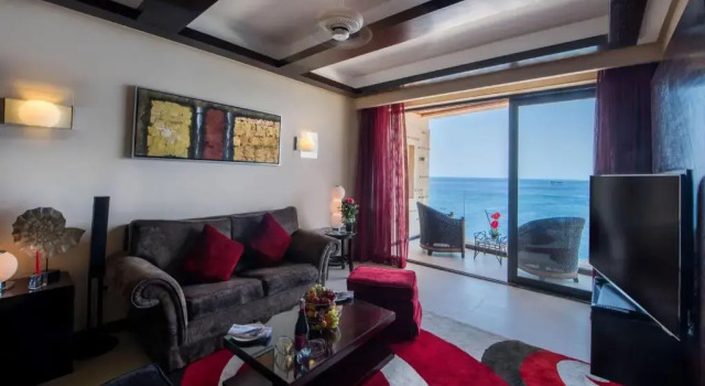 Люкс Honeymoon Reef Oasis Blue Bay Resort & Spa