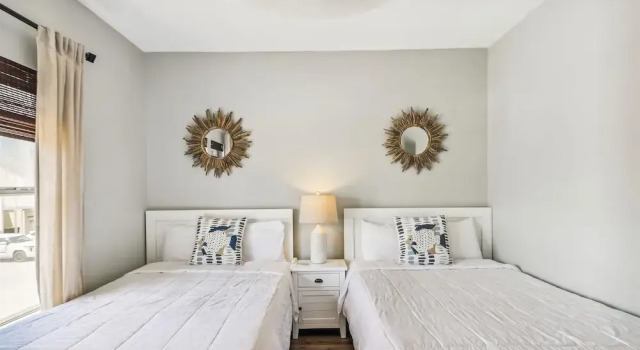 SPC 9232 is a Beautiful recently upgraded 2 BR with Free Beach Service by RedAwning, Varaa Huoneisto Destin Emerald Coast