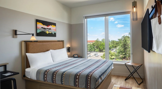 Corner Double room Moxy Boulder University