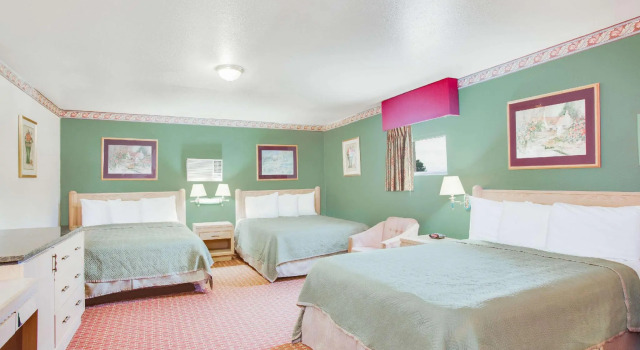 Шестиместный номер Deluxe Rodeway Inn Memphis