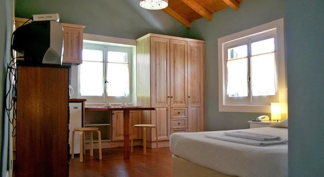 Zefiros Traditional Hotel, Забронировать Отель Отели Палеокастрица 3 звезды, рядом с Пляж Агиос Спиридон, 3*