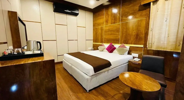 B8 Hotel, Забронировать Отель Отели штата Тамилнада с бассейном, Бассейн