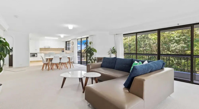 Апартаменты Burleigh Headland 2 Bedroom Stay, just a stones throw from the beach!