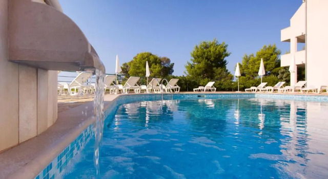 Апартаменты Apartment Milna - with Swimming Pool & Amazing Seaviews, above Bijaka Beach