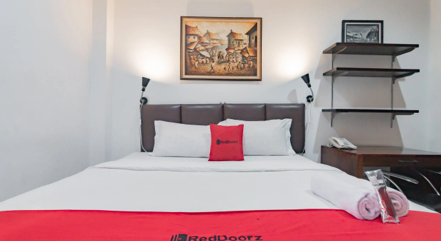 Camera Standard RedDoorz at Dago Asri 3