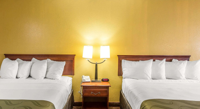 Четырёхместный номер Standard Quality Inn Montgomery South