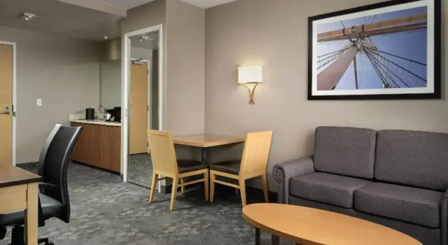 Полулюкс с красивым видом из окна Courtyard by Marriott Erie Bayfront