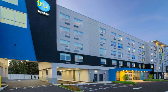 Tru By Hilton Ocean City Bayside, Md, Забронировать Отель Отели Оушен-Сити с парковкой, рядом с Roland E. Powell Convention Center &amp; Visitors Info Center, Парковка