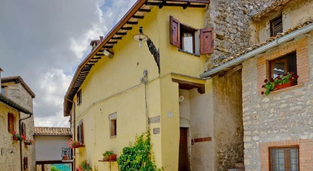 Borgo Acquaiura, Prenota Hotel Acquaiura Umbria