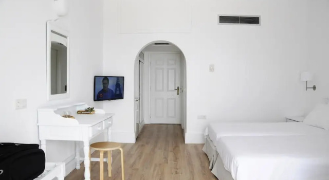 Трёхместный номер Standard с видом на море Sunrise Village Beach Hotel