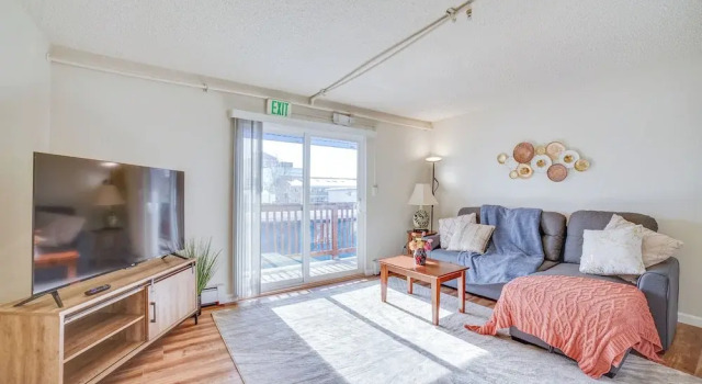 Anchorage Retreat, Walk to Dining & Entertainment, Забронировать Апартаменты/квартира Отели Анкориджа с парковкой, рядом с Business Park Wetlands Special Management Area, Парковка