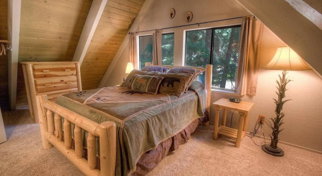 Rocky Top Retreat 4 Bedroom Home by RedAwning
