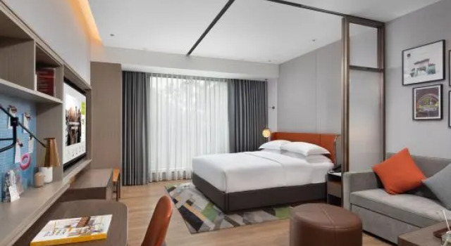 Двухместный люкс Deluxe Home2 Suites By Hilton Foshang Jiujiang