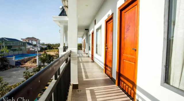 Четырёхместный номер Standard с балконом Ninh Chu 2 Hotel