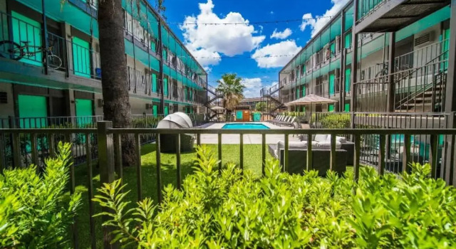 Charming King Bed 1BR w Pool 5 Min to DT