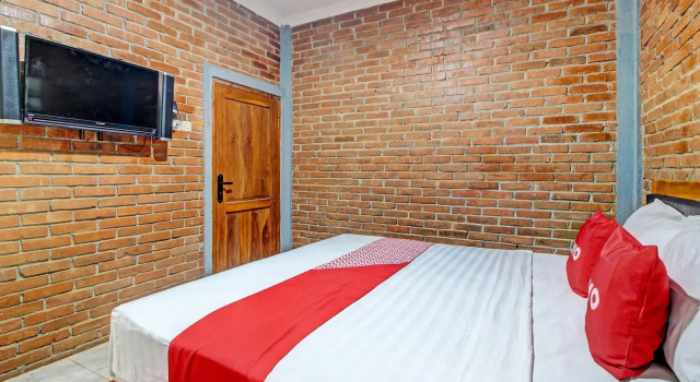 Номер Deluxe OYO 92606 Djoglo Boto Homestay Syariah